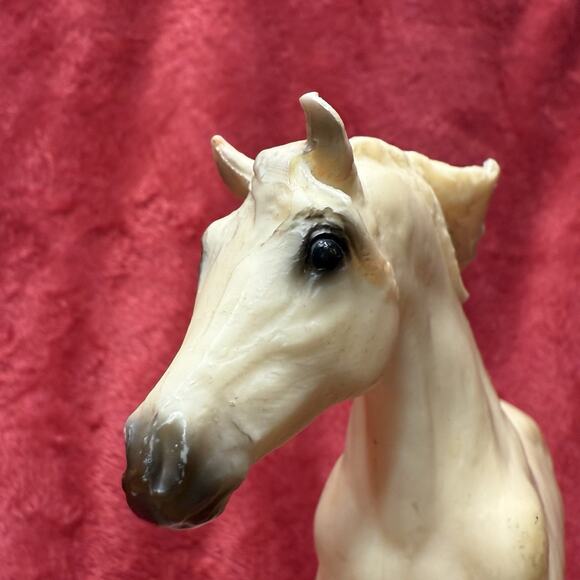Breyer Horse Andalusian Stallion Cremello Clouds Legacy Classic - Picture 8 of 8